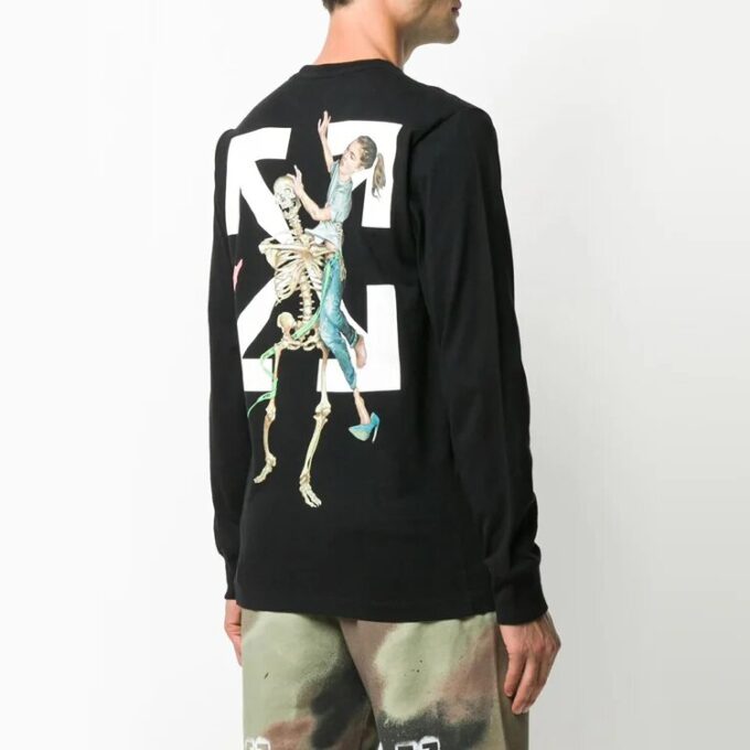 Camiseta de manga larga con estampado de esqueleto, negra