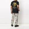Camiseta de pantalones cortos con estampado Earth bordado, negra