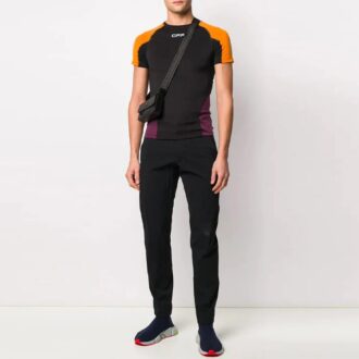 Camiseta de Pantalones Cortos de manga corta con bloques de color, versión entallada, negra Camiseta de Pantalones Cortos de manga corta con bloques de color, versión entallada, negra