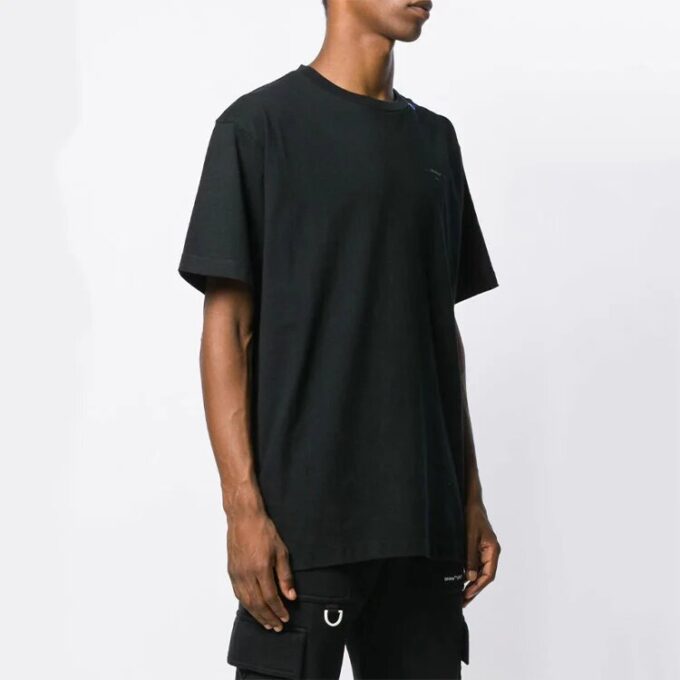 Camiseta holgada sin rematar, cuello redondo y pantalones cortos, color negro