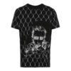 Camiseta negra de manga corta con cuello redondo y estampado de motivos en color liso