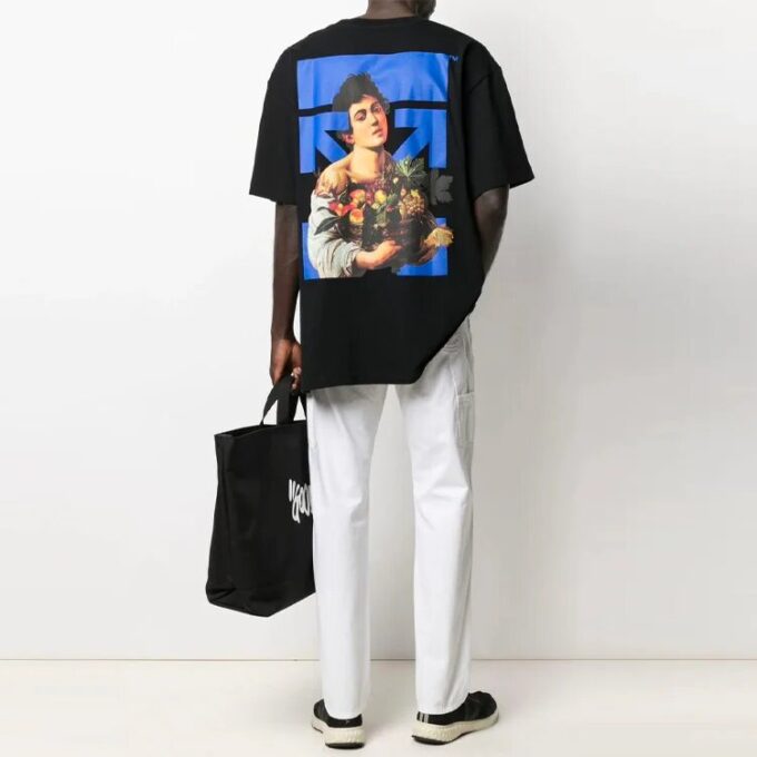 Camiseta negra de manga corta holgada con dibujo de flecha azul de la colección 21SS