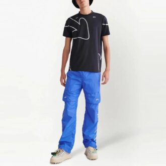 Camiseta negra de manga corta y corte ajustado con estampado de flechas y logotipo Off-White para hombre, colección Otoño-Invierno 2022 Camiseta negra de manga corta y corte ajustado con estampado de flechas y logotipo Off-White para hombre, colección Otoño-Invierno 2022