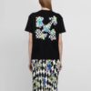 Camiseta negra de Off-White de la colección SS21, con estampado de flores y cuadros, cuello redondo, manga corta y corte ajustado