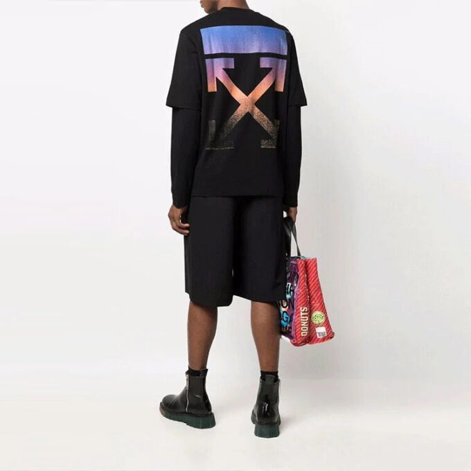 Camiseta Off-White para hombre con flecha degradada, manga larga y corte holgado, color negro