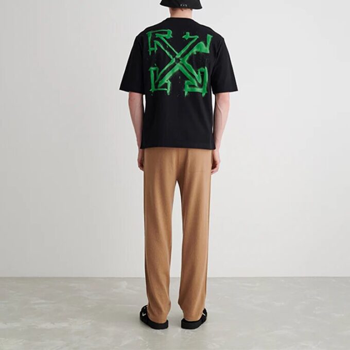 Camiseta Off-White para hombre de la colección SS22 con estampado de flechas pintadas con spray, pantalones cortos y corte holgado, color negro