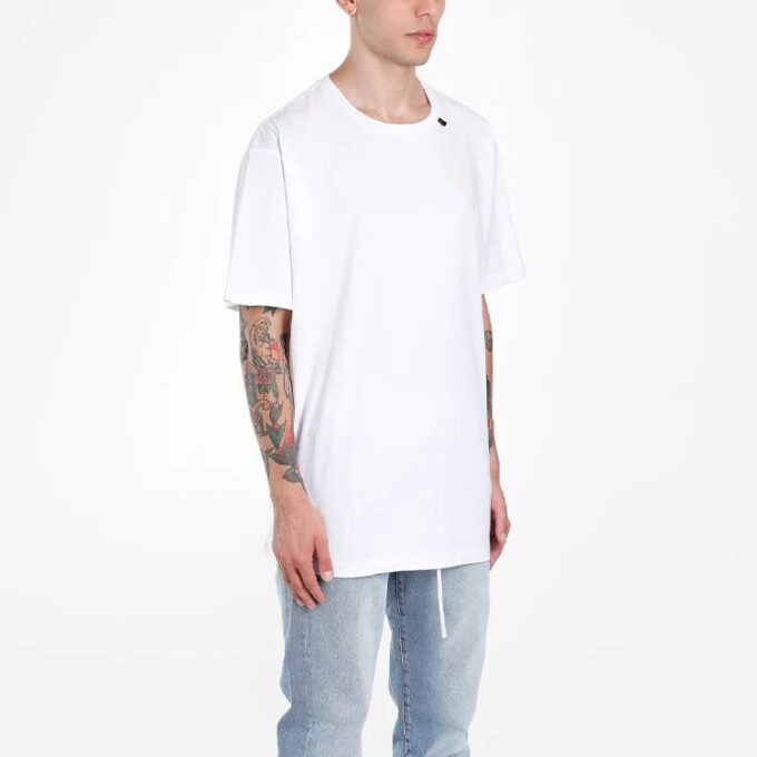 Camiseta oversize de manga corta con estampado de flecha dorada