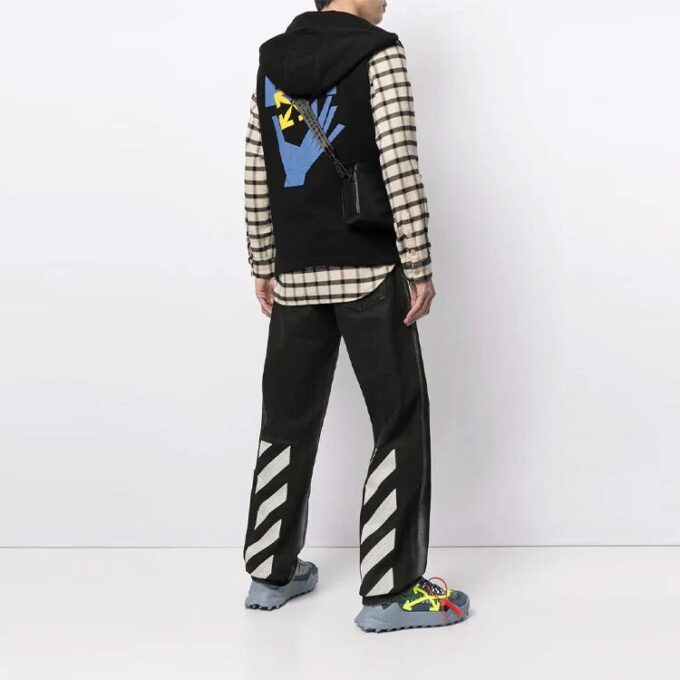 Camiseta sin mangas negra con estampado del logotipo SS21