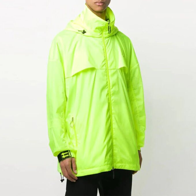 Chaqueta Alphabet de la colección SS21, fina y ligera, corte holgado, verde