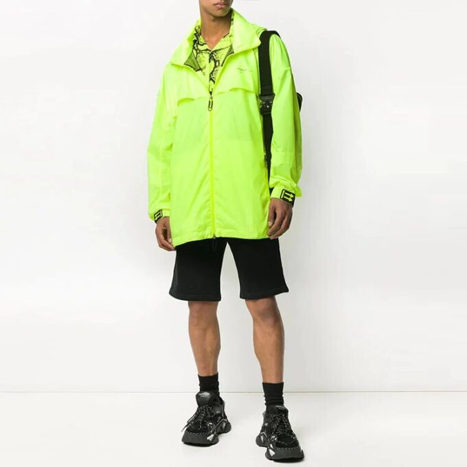 Chaqueta Alphabet de la colección SS21, fina y ligera, corte holgado, verde