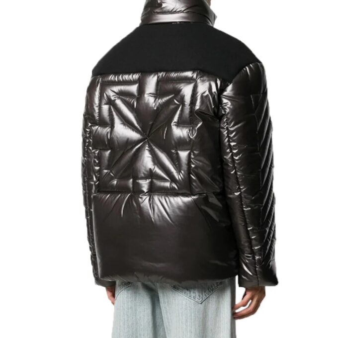 Chaqueta clásica con capucha y cuello alto, negra