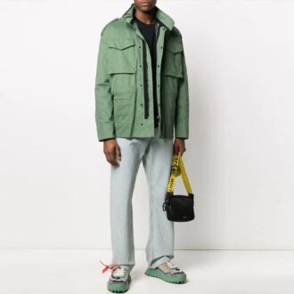 Chaqueta clásica con logo alfabético y múltiples bolsillos, versión verde