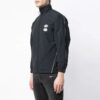 Chaqueta con cremallera, cuello alto y corte entallado, color liso, negra