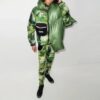 Chaqueta con cremallera y estampado de camuflaje, versión verde