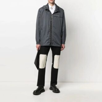 Chaqueta con cremallera y estampado del logotipo de la colección SS21, versión gris