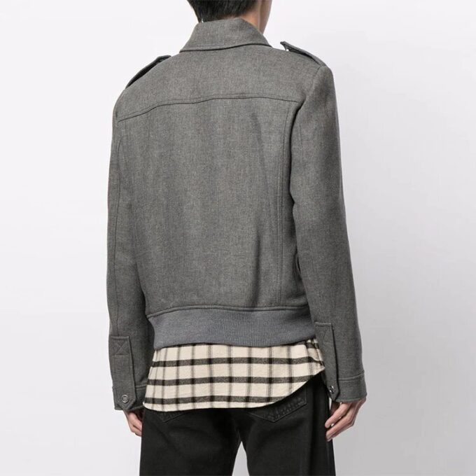 Chaqueta con logo y múltiples bolsillos de la colección primavera-verano 2021, color gris