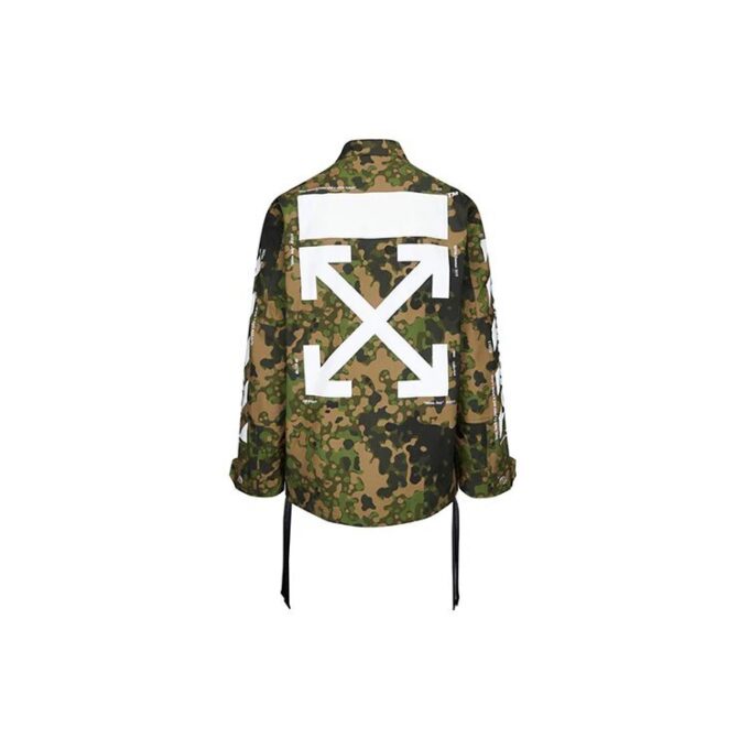 Chaqueta de campo con estampado de camuflaje en diagonal