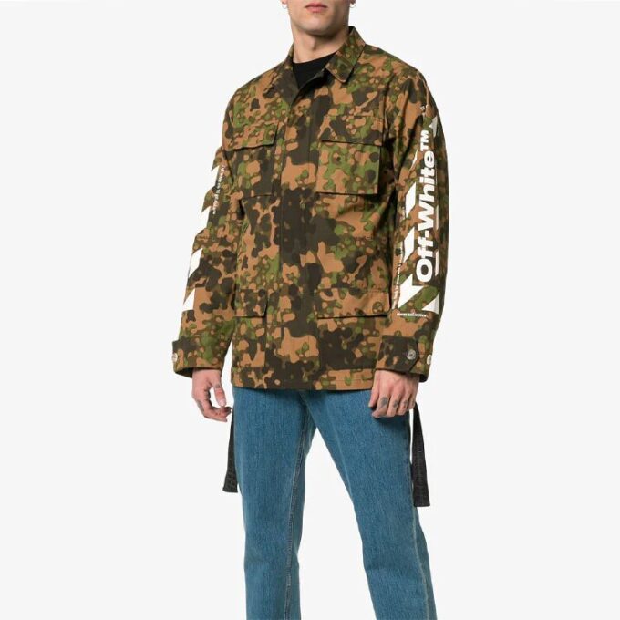 Chaqueta de campo con estampado de camuflaje en diagonal