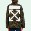 Chaqueta de camuflaje para hombre con medallas, cintas y diseño de flechas en la espalda