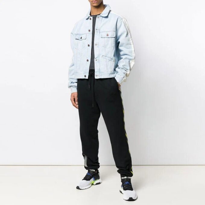 Chaqueta Denim con mangas de diferentes tejidos, lavada en blanco
