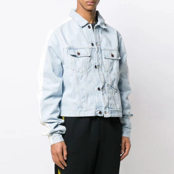 Chaqueta Denim con mangas de diferentes tejidos, lavada en blanco