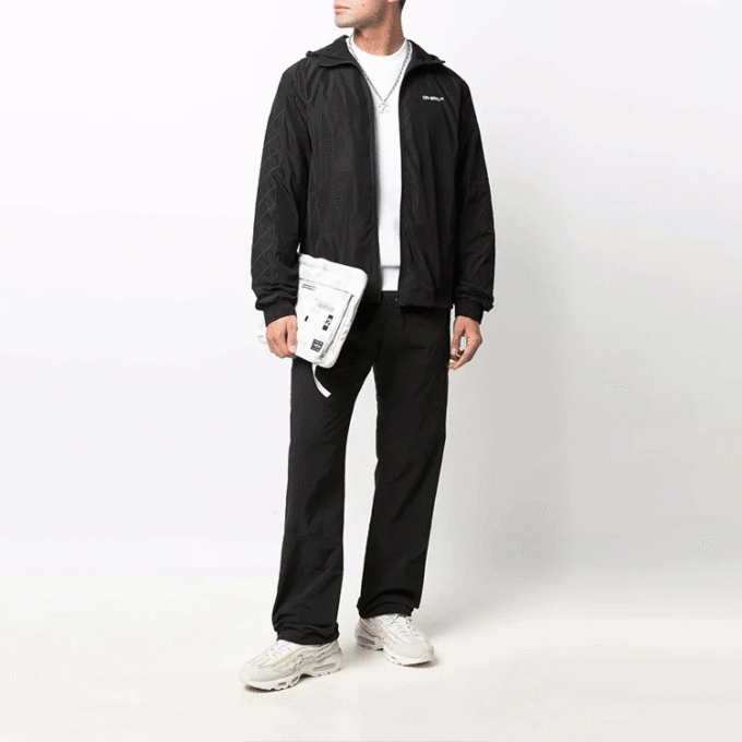 Chaqueta deportiva con capucha y cremallera, corte holgado, color negro