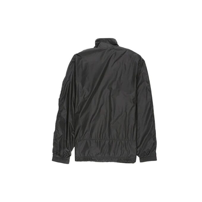 Chaqueta deportiva con cremallera y cinta industrial