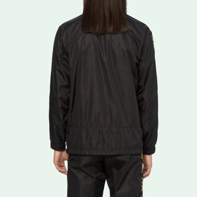 Chaqueta deportiva con cremallera y cinta industrial