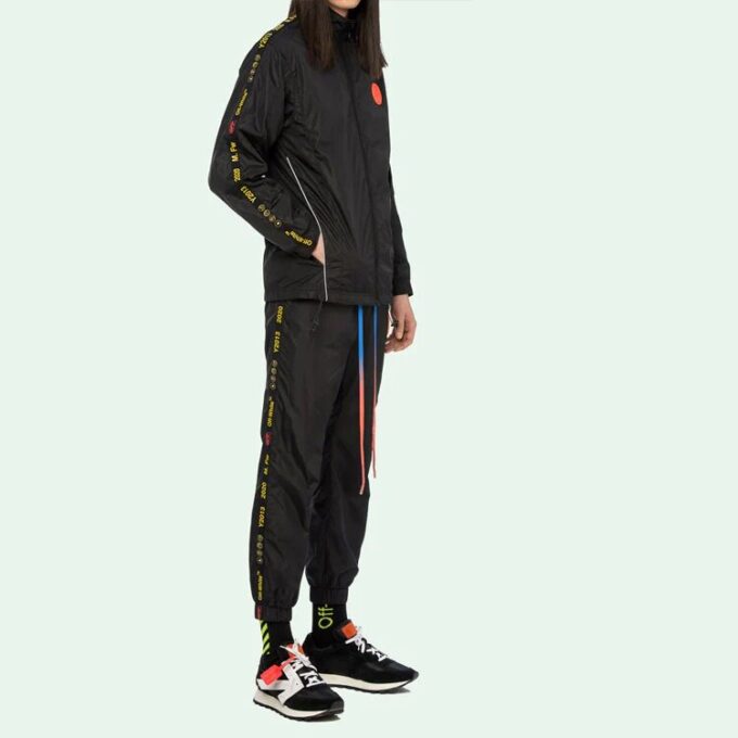 Chaqueta deportiva con cremallera y cinta industrial