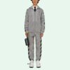 Chaqueta deportiva con cremallera y rayas con estampado del logotipo de la colección SS21, gris