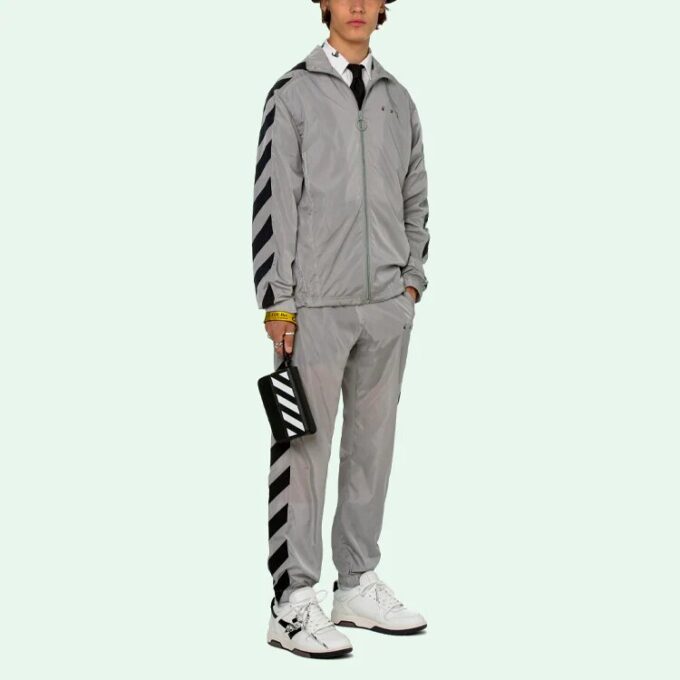 Chaqueta deportiva con cremallera y rayas con estampado del logotipo de la colección SS21, gris