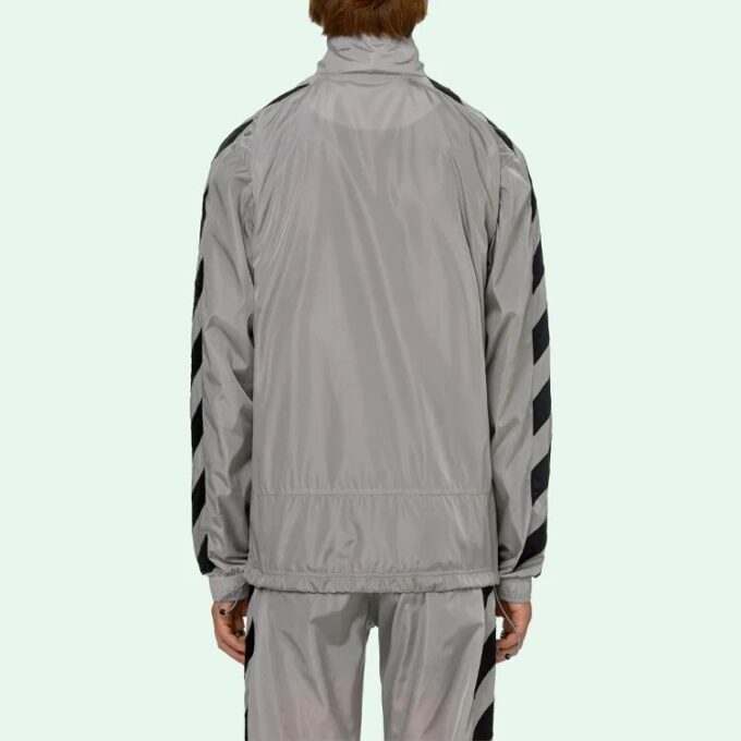 Chaqueta deportiva con cremallera y rayas con estampado del logotipo de la colección SS21, gris