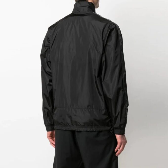 Chaqueta fina y ligera con logotipo de la colección SS21, versión en negro