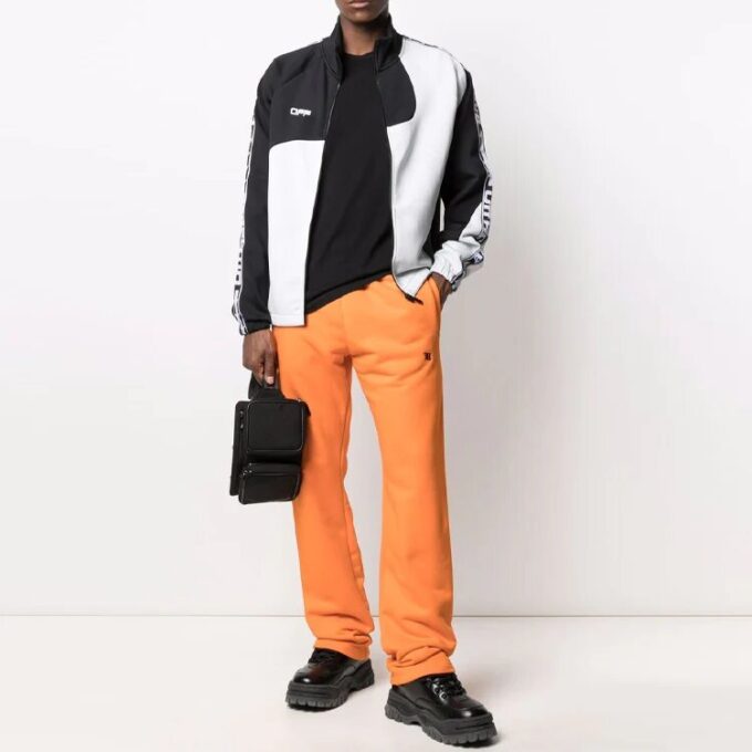 Chaqueta holgada con estampado de letras del logotipo, versión en negro y blanco