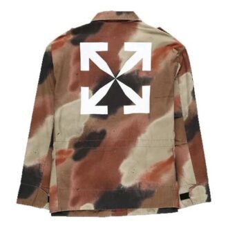 Chaqueta tipo camisa con estampado de camuflaje y motivos de flechas