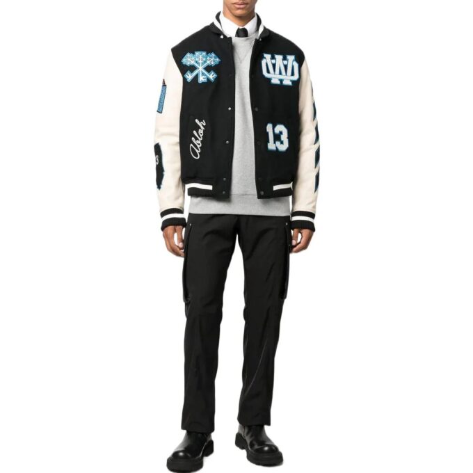 Chaqueta universitaria con parche con el logotipo «Negra»