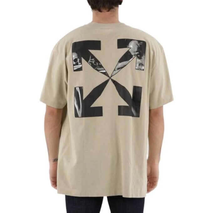Colección Primavera-Verano 2022: Jersey de pantalones cortos con cuello redondo y estampado de flechas geométricas, color beige