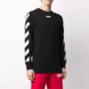 Cuello redondo con rayas estampadas de cinta de aeropuerto, negro
