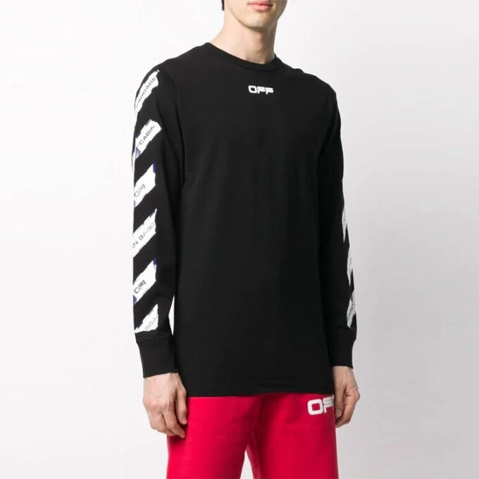 Cuello redondo con rayas estampadas de cinta de aeropuerto, negro