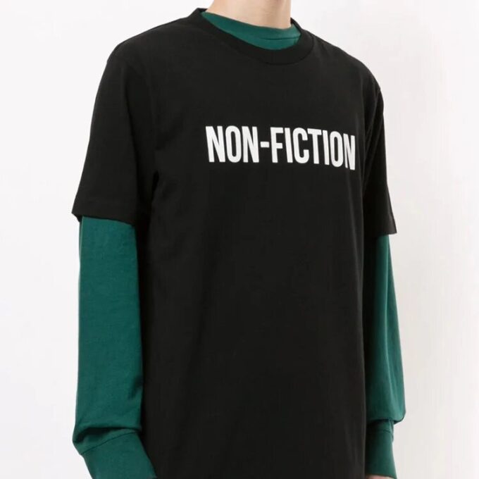 Estampado de letras en negro