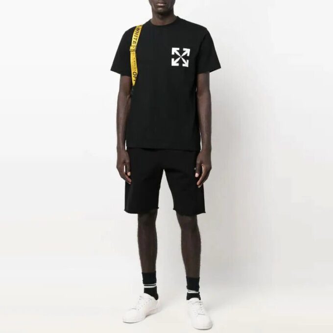 Estampado en el pecho, manga corta, negro