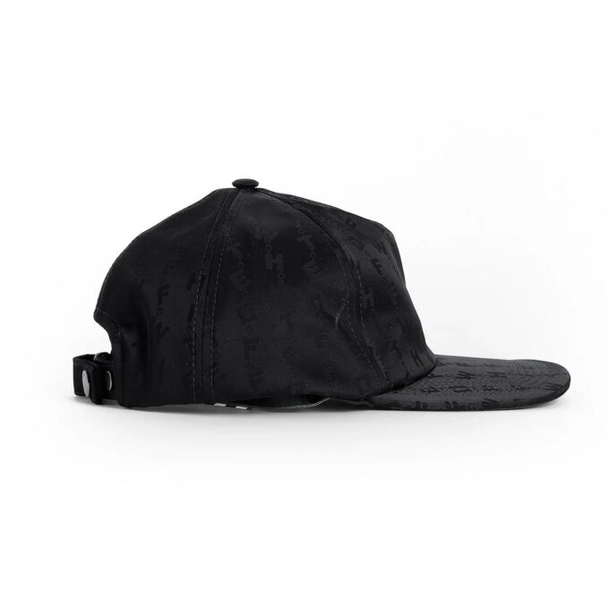 Gorra con visera y apliques de algodón, color negro