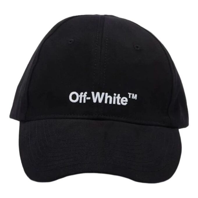 Gorra negra con logotipo impreso en letras