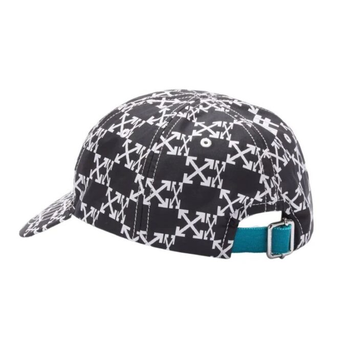 Gorra Off-White para hombre con estampado de flechas en negro y blanco