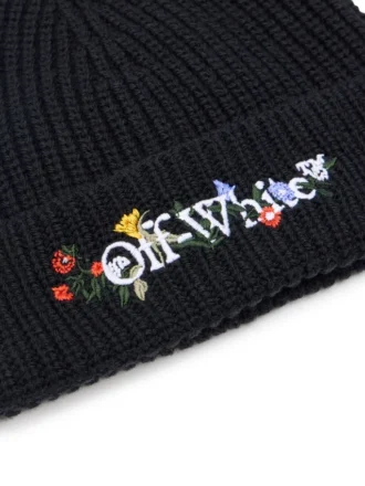 Gorro con bordado floral