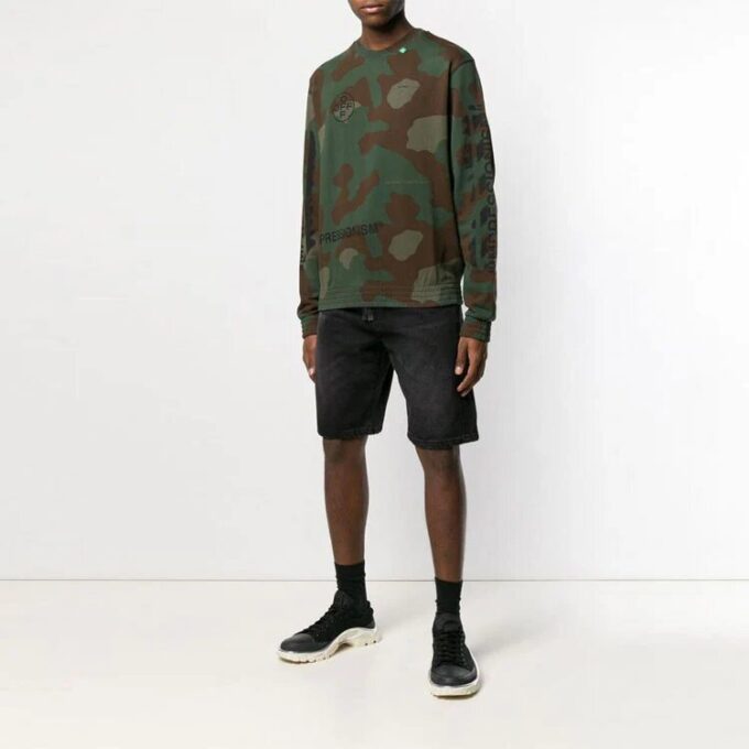 Jersey de cuello redondo con estampado de camuflaje y patrón diagonal de la colección primavera-verano 2019