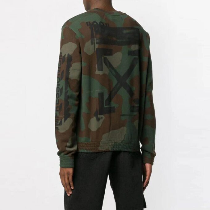 Jersey de cuello redondo con estampado de camuflaje y patrón diagonal de la colección primavera-verano 2019