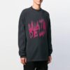 Jersey de cuello redondo con estampado de letras de graffiti, manga larga, versión en negro y gris