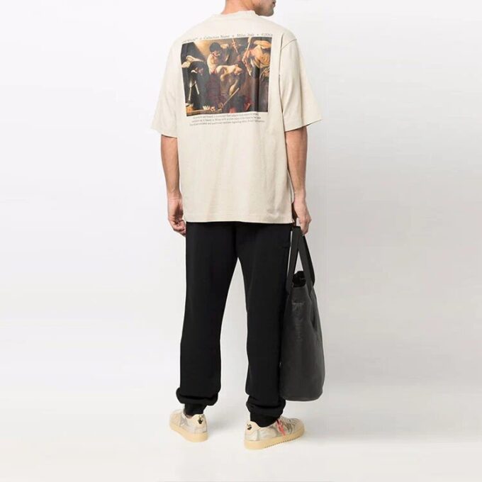 Jersey de cuello redondo con logo de la colección SS22, pantalones cortos y corte holgado, color caqui