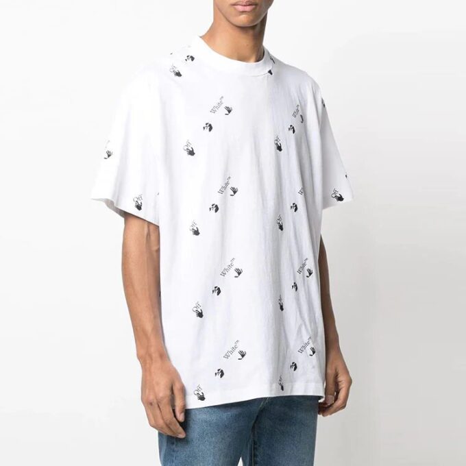 Logotipo alfabético estampado completo, cuello redondo, pantalones cortos, blanco